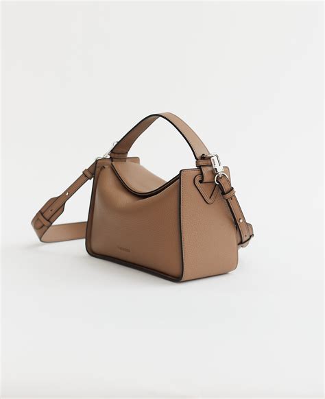 Panic ordered The Horse Clementine bag : r/handbags .